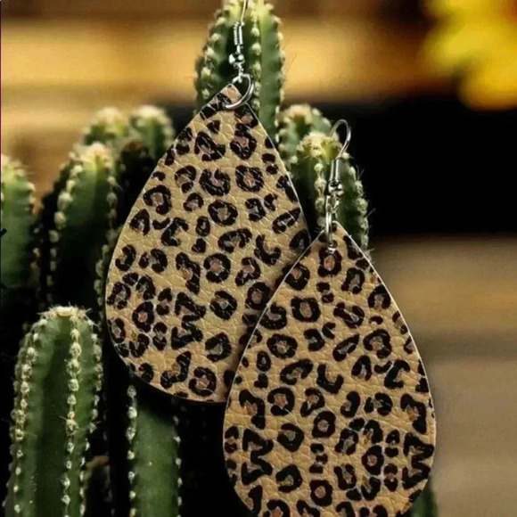 🆕Leopard Pattern Earrings🆕 - Picture 1 of 2